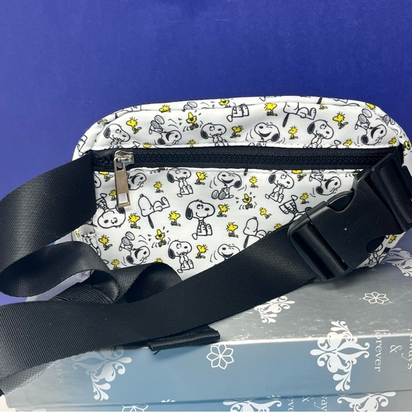 Bioworld Peanuts Snoopy and Woodstock adjustable Fanny waist Bag Buckle NWT - Picture 5 of 7